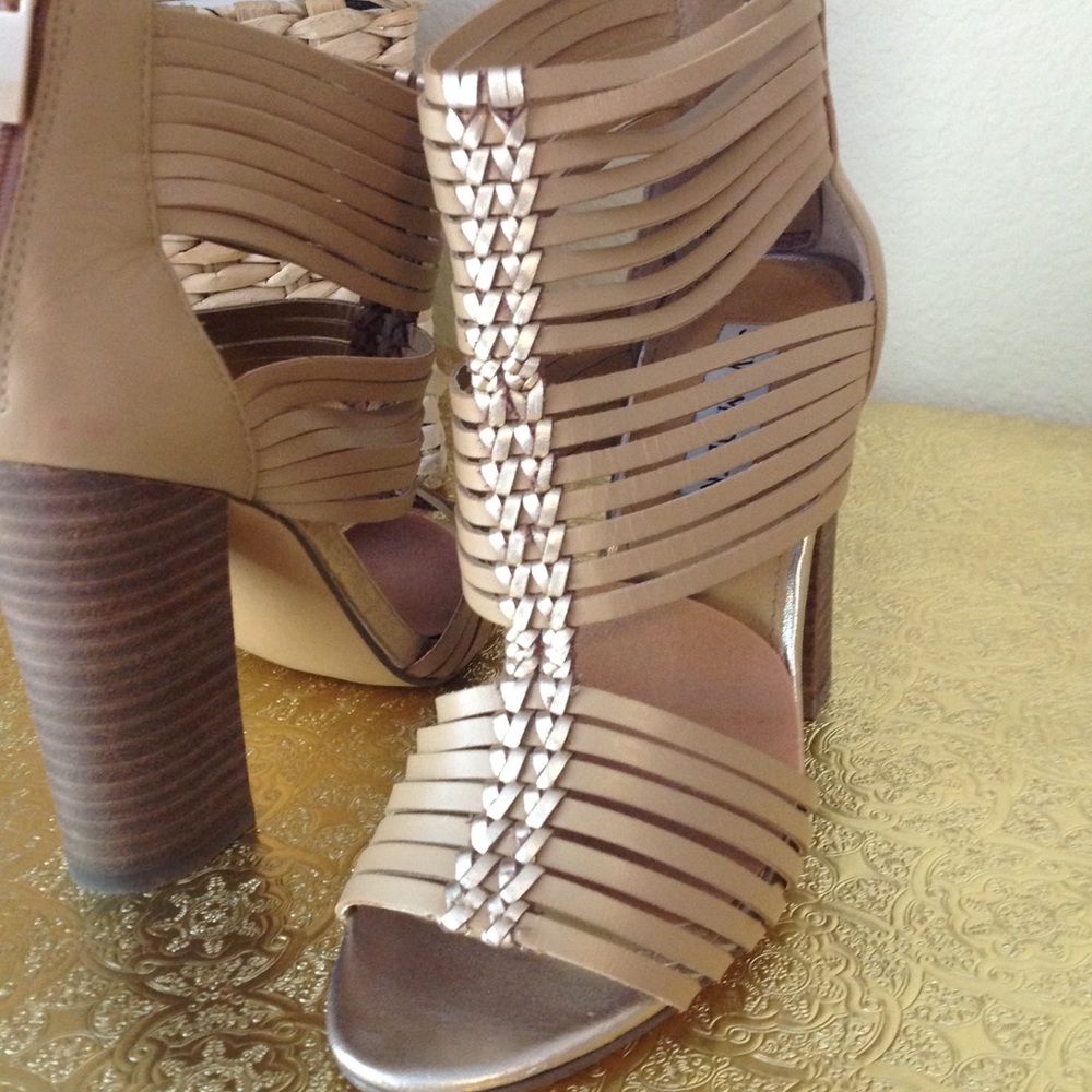 Steve Madden tan bootie with chunky heeł